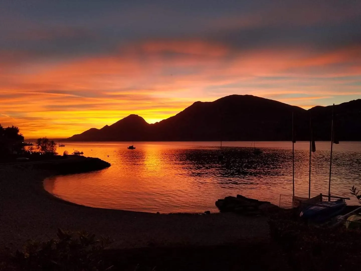 Blue Patch Apartment Brenzone sul Garda Homestay